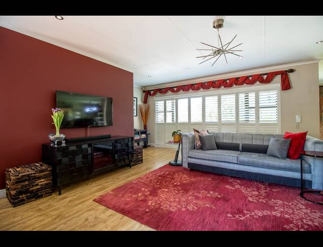 3 BEDROOM FREEHOLD TO LET IN GALLO MANOR
